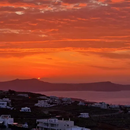 Karpimo North - Boutique With Sunset View & Private Jacuzzi Φηρά